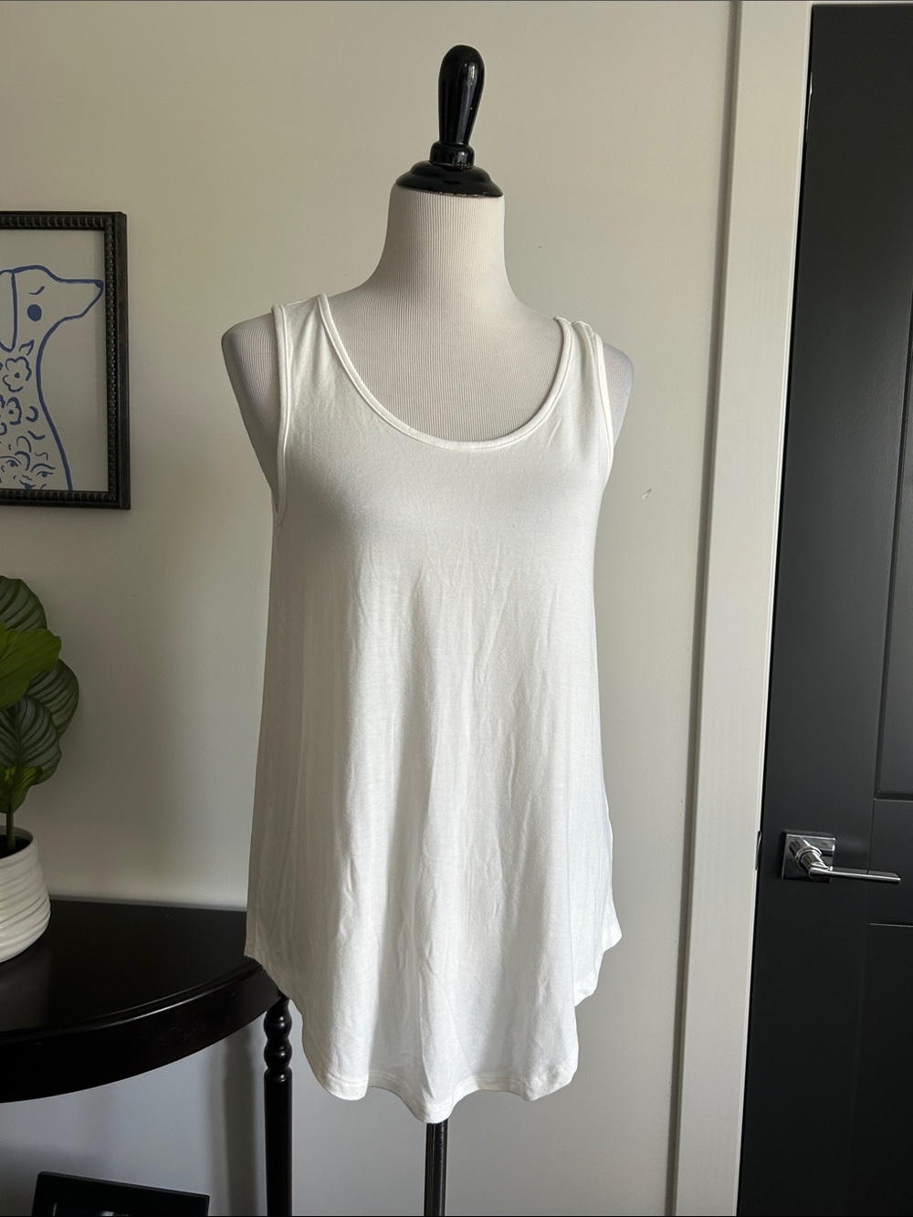 New Magaschoni L off White Scoop Neck Tank Top
